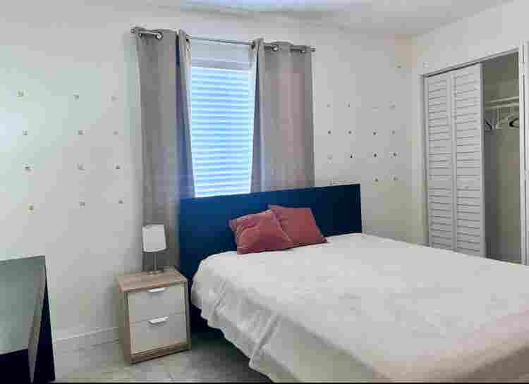 Private Room ( Edgewater Midtown )