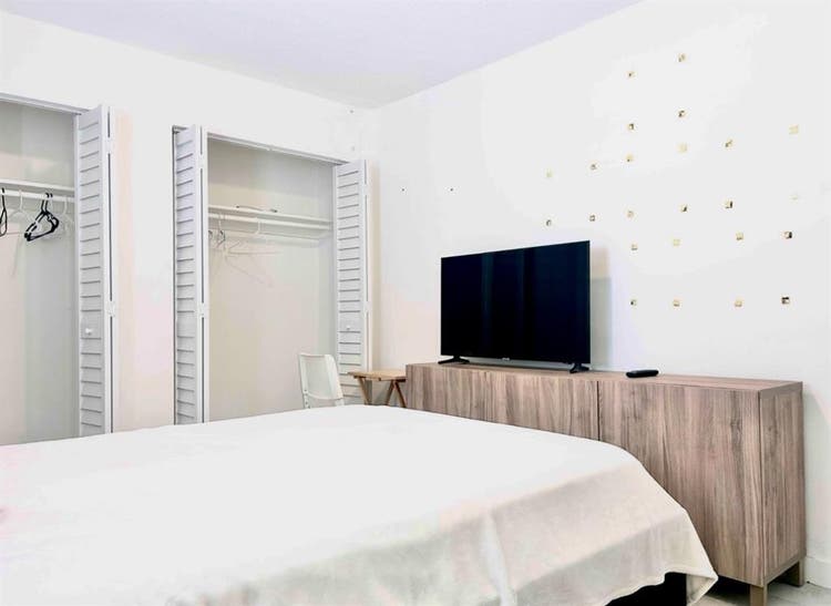 Private Room ( Edgewater Midtown )
