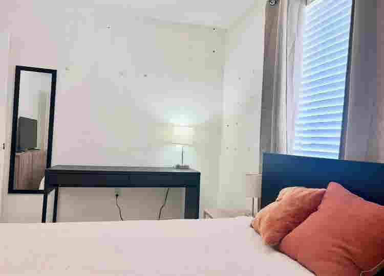 Private Room ( Edgewater Midtown )