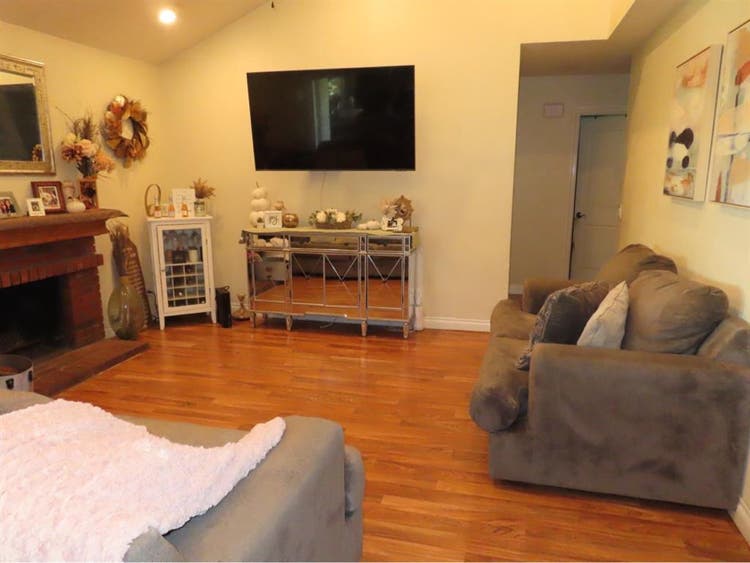 Seeking for female roommate - $