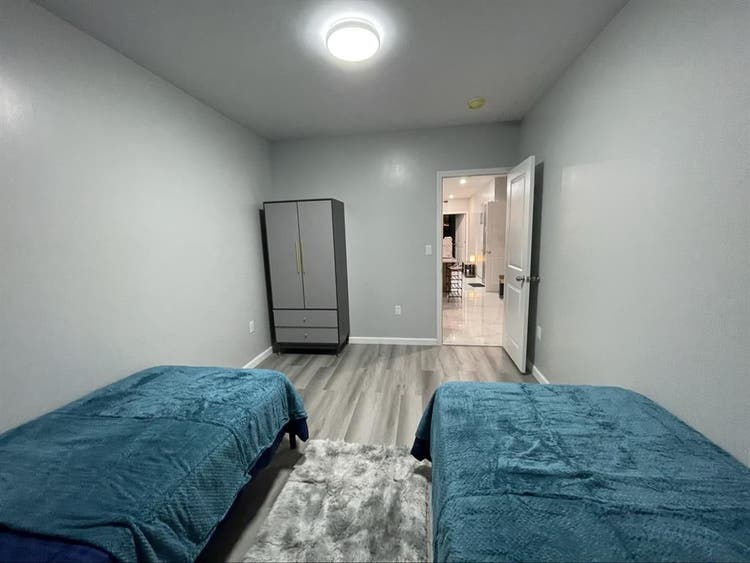 Room for 2 - Brooklyn , Bay Ridgee
