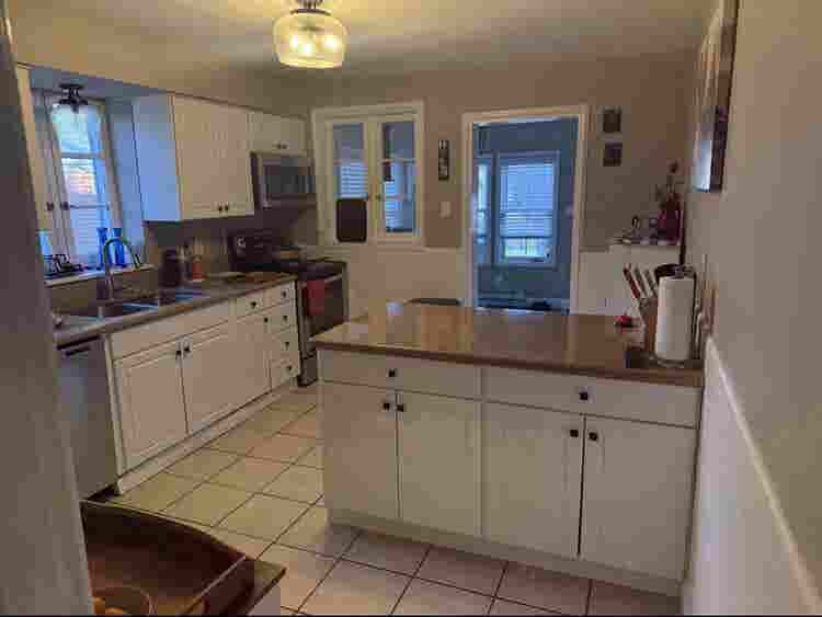 Looking for a Roomate