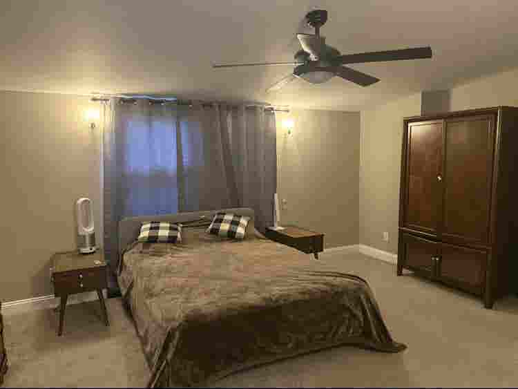Looking for a Roomate