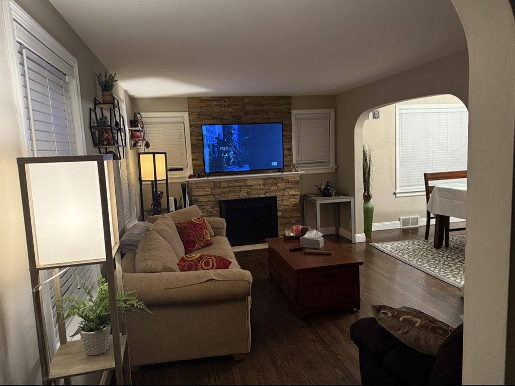 Looking for a Roomate