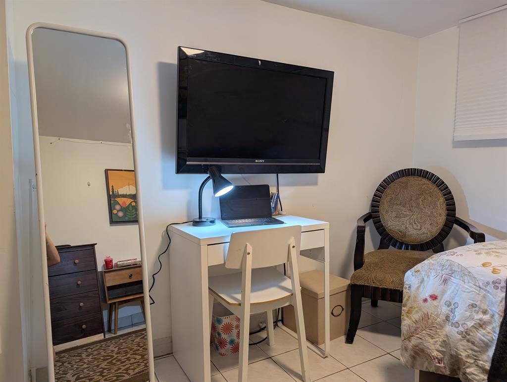 Furnished room