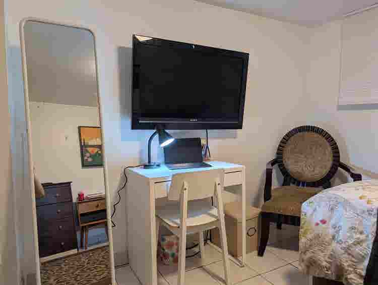 Furnished room