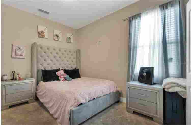 Bedroom for rent
