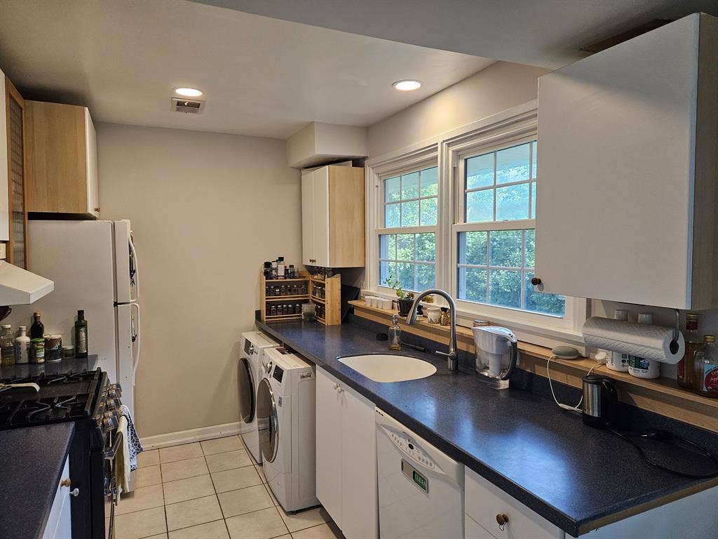 Room for Rent in Sun-Filled Home