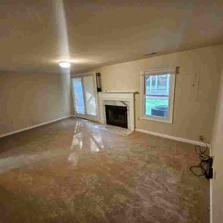 Rooms for rent in townhouse