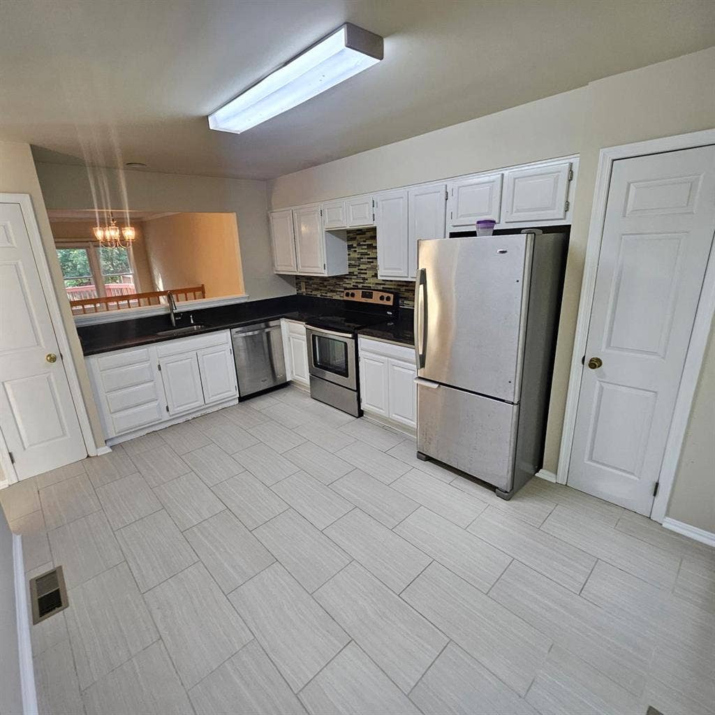 Rooms for rent in townhouse