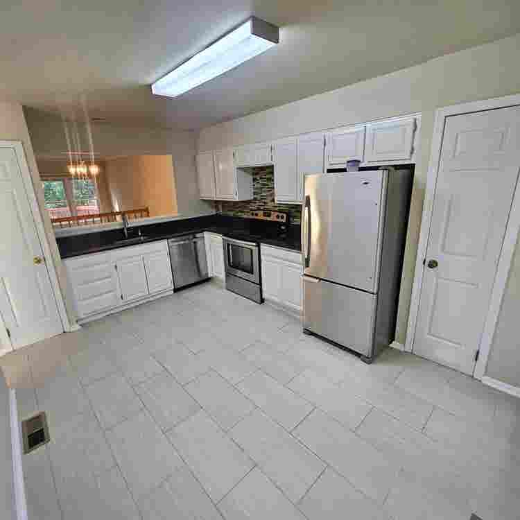 Rooms for rent in townhouse