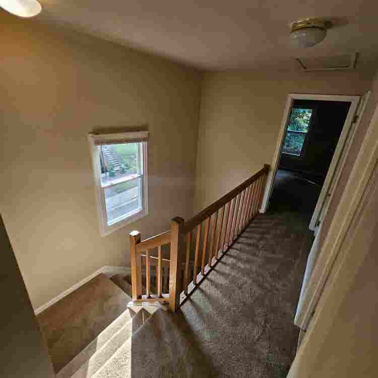 Rooms for rent in townhouse