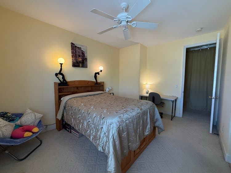 Private room 
for rent