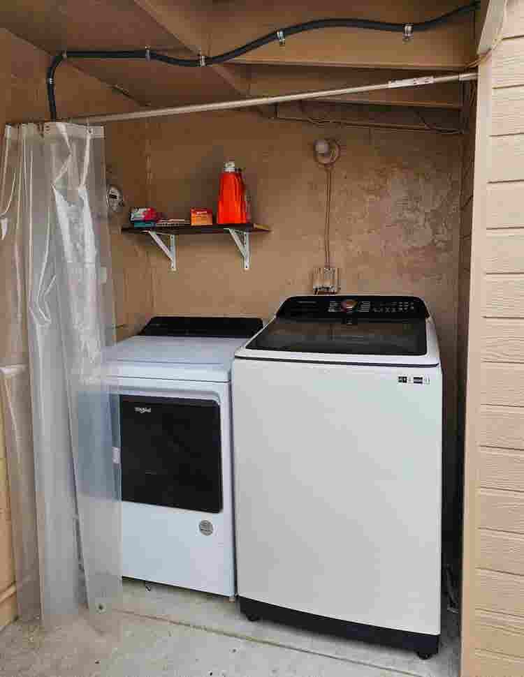 Furnished Single Room Shared Bathrm