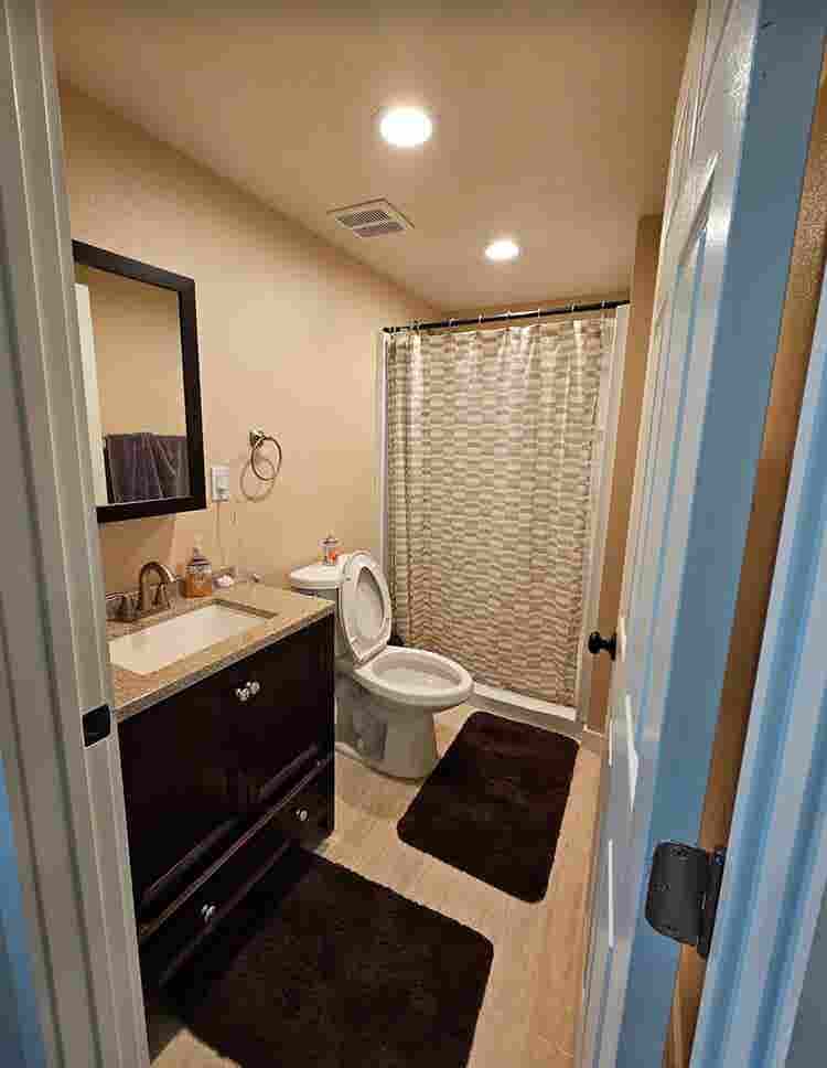 Furnished Single Room Shared Bathrm