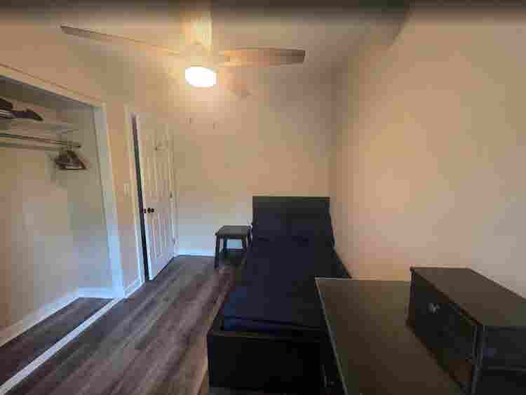 Furnished Single Room Shared Bathrm