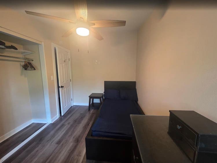 Furnished Single Room Shared Bathrm