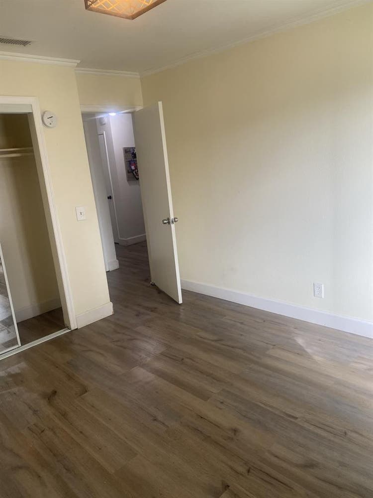 ROOM For Rent Great Location $