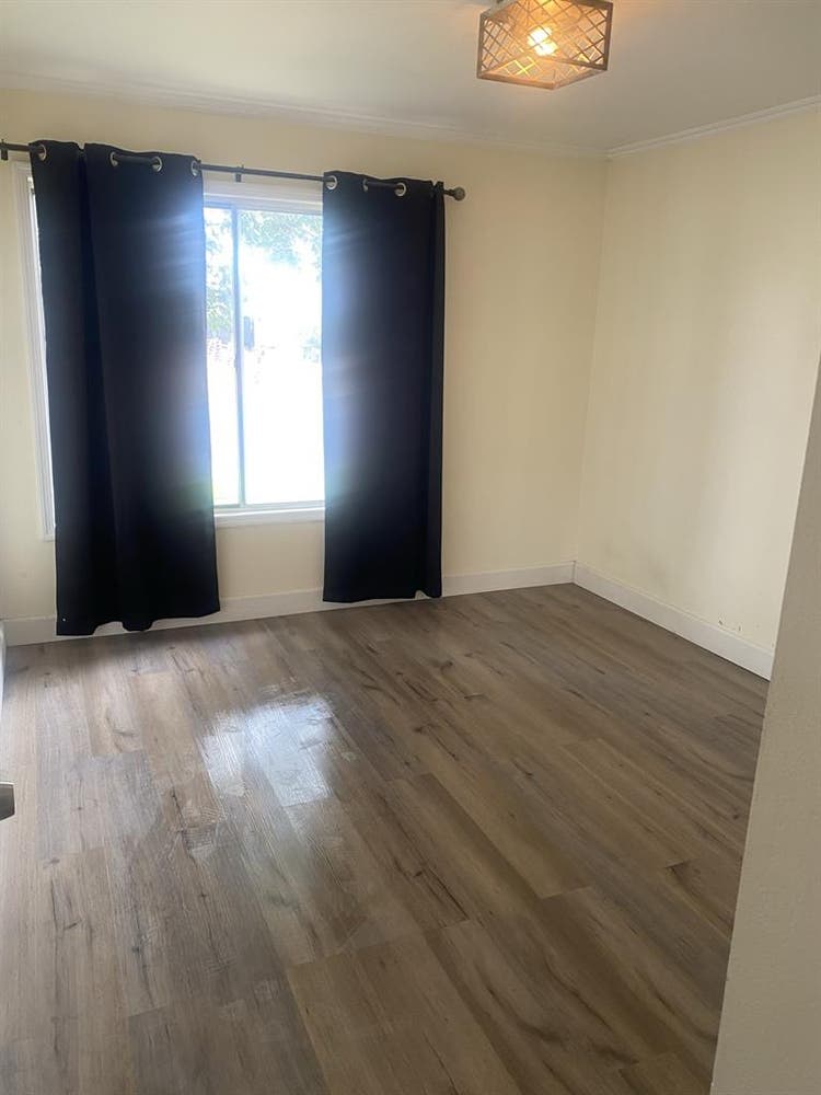 ROOM For Rent Great Location $
