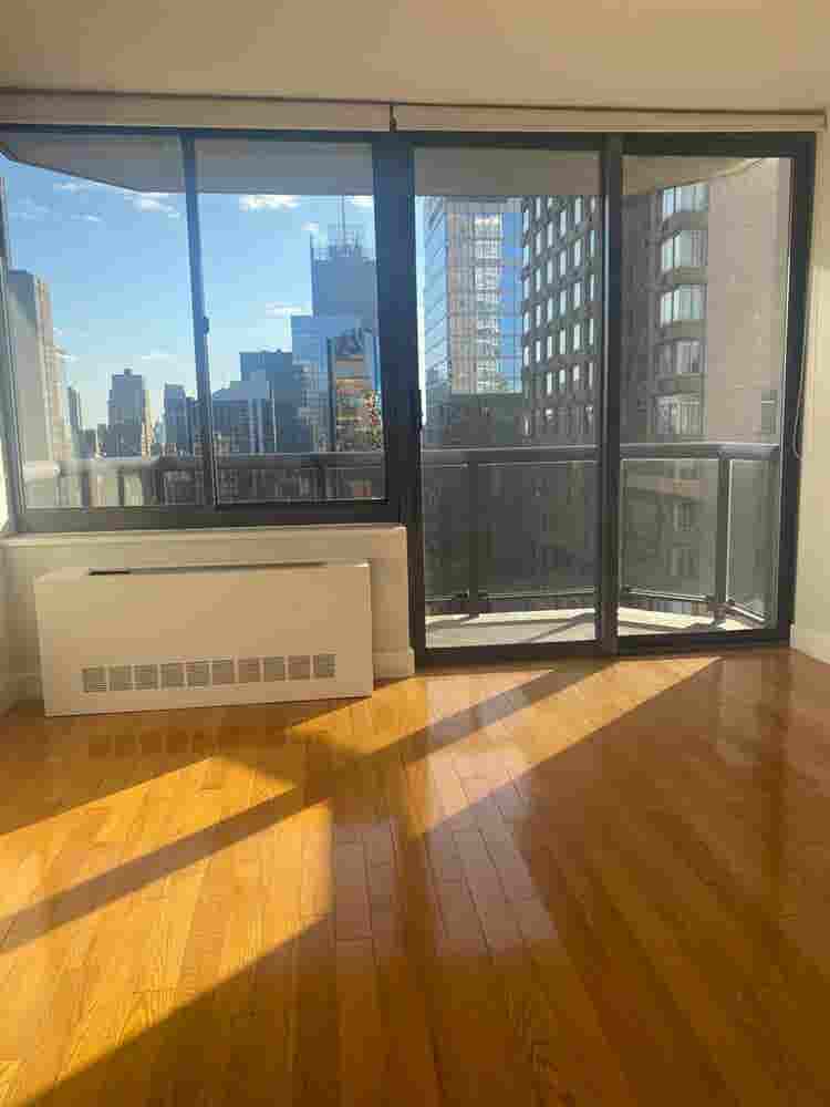 🔥Sun-filled Room in Midtown West🔥