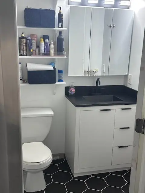 Room for Rent, Female only