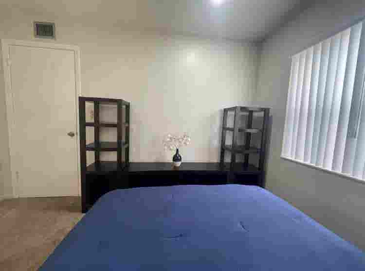 Cuarto Privado con Bano Privado