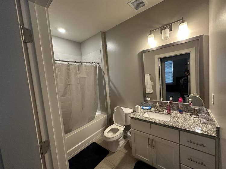 Seeking Roommate to move in!