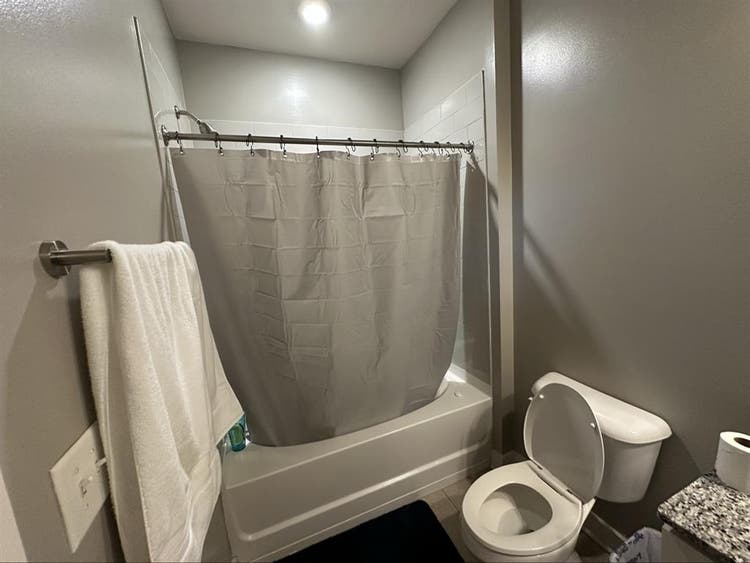 Seeking Roommate to move in!