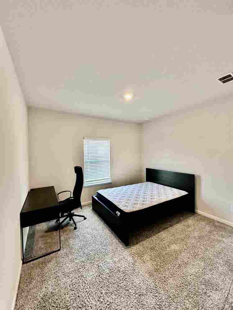 Male roommate wanted in Duluth