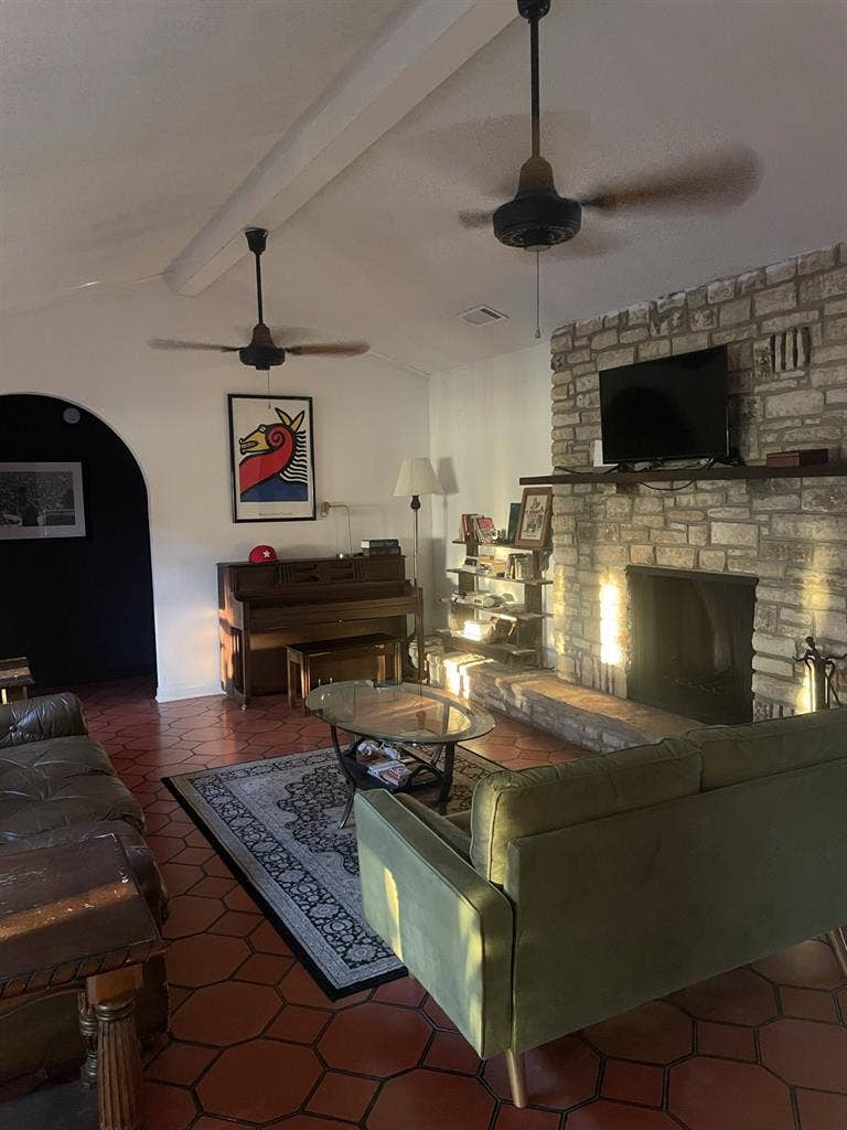 Looking for 5th roommate
