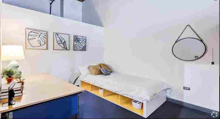 PRIVATE ROOM AVAILABLE IMMEDIATELY