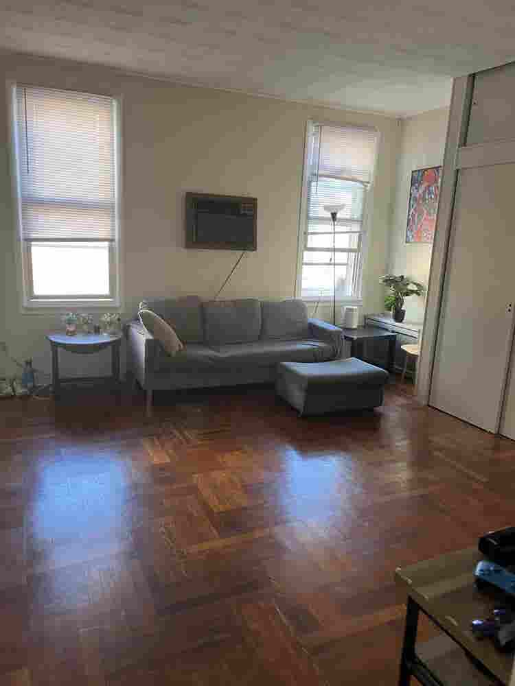 Room in LIC