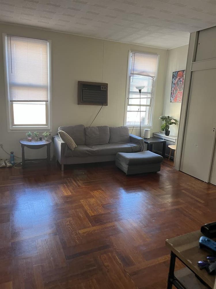 Room in LIC