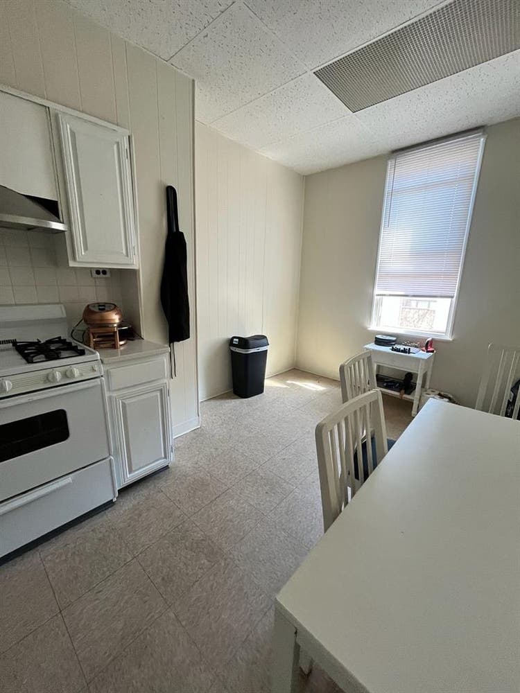 Room in LIC