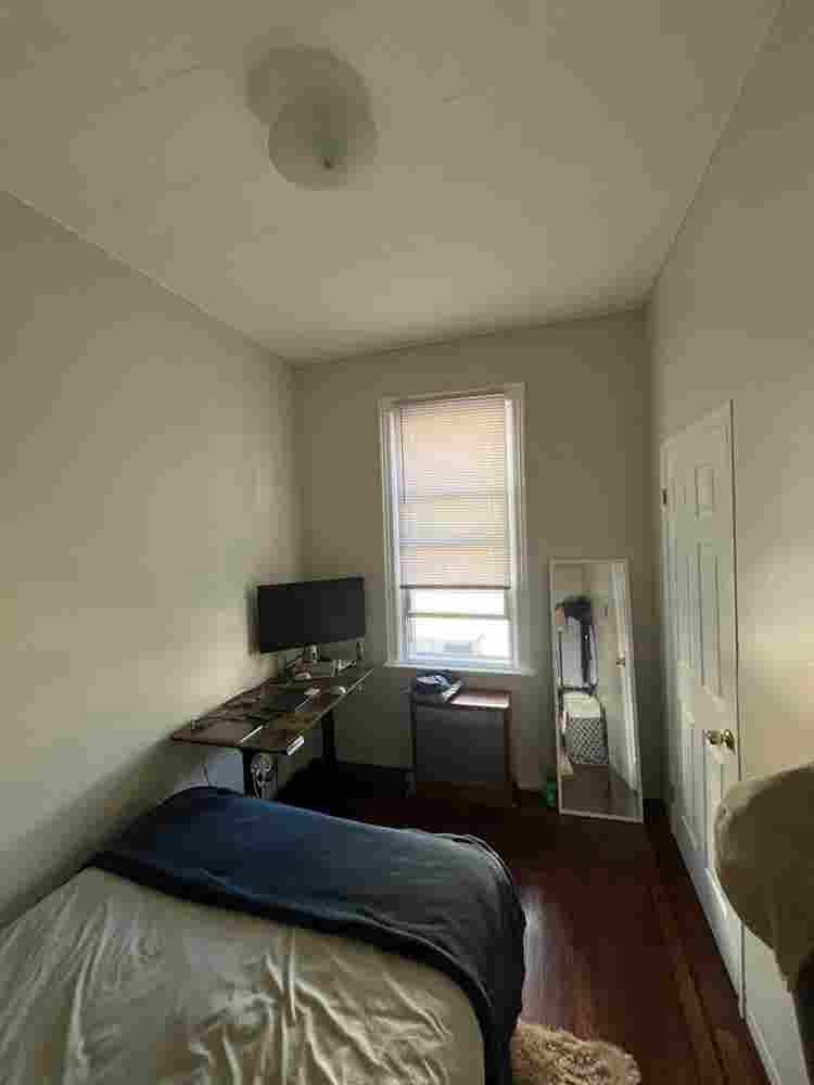 Room in LIC