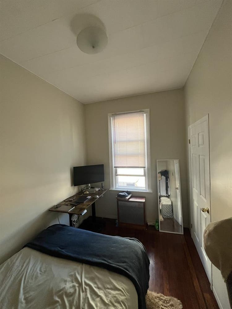Room in LIC