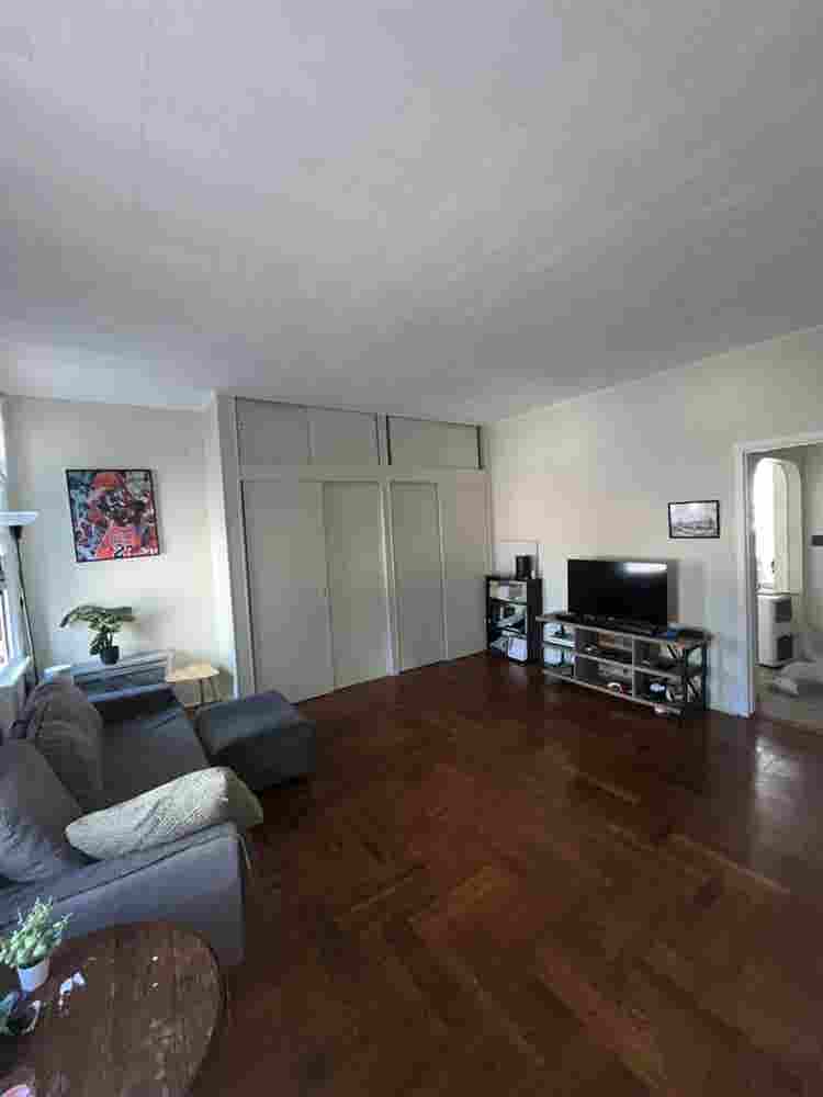 Room in LIC