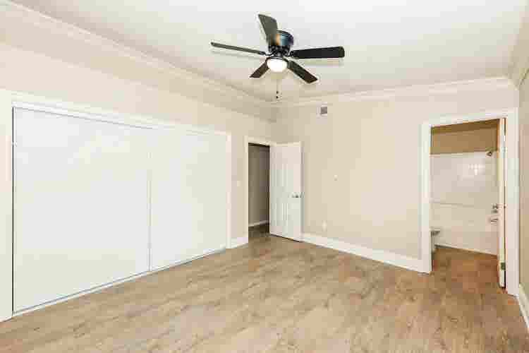 spacious Master Bedroom for Rent