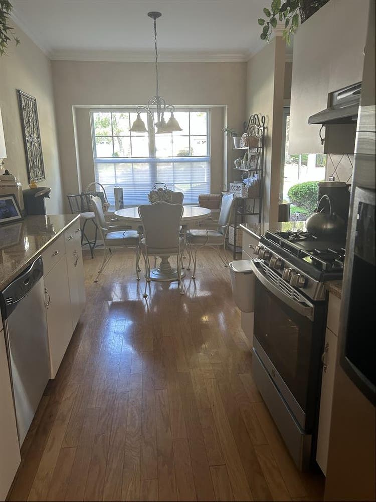 Female Roommate for private floor