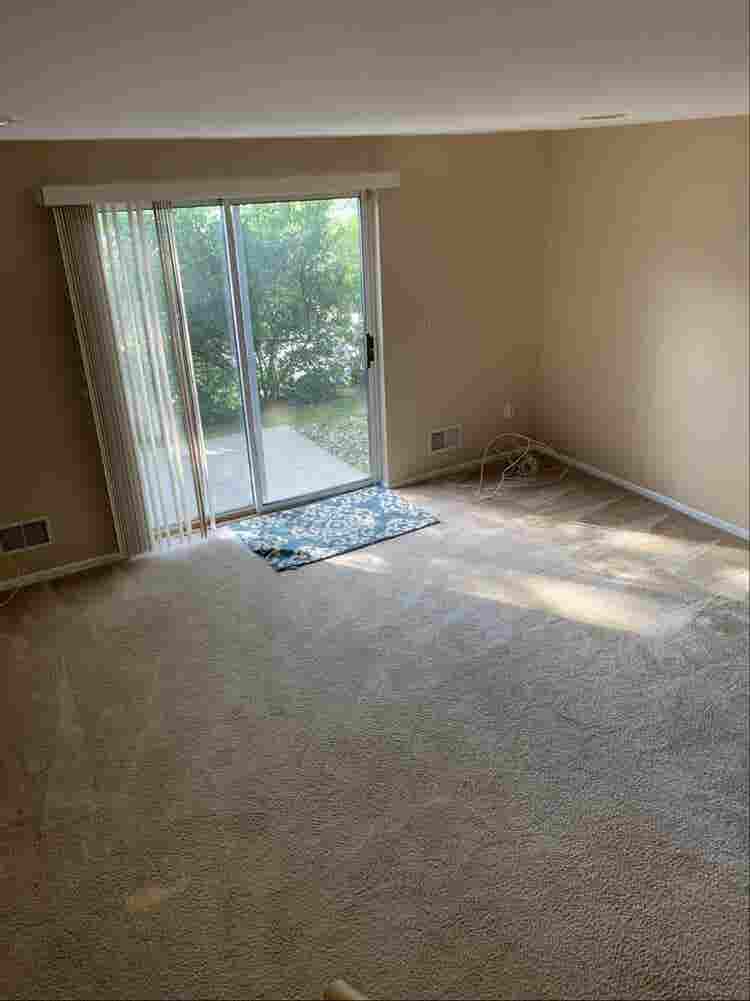 Female Roommate for private floor