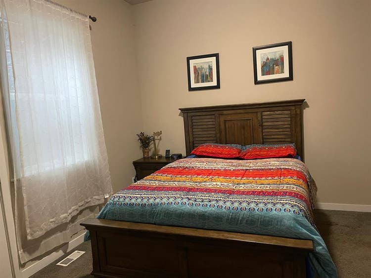 B w/ kitchen available for rent