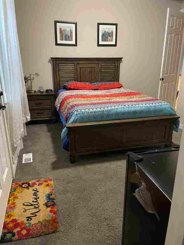 B w/ kitchen available for rent