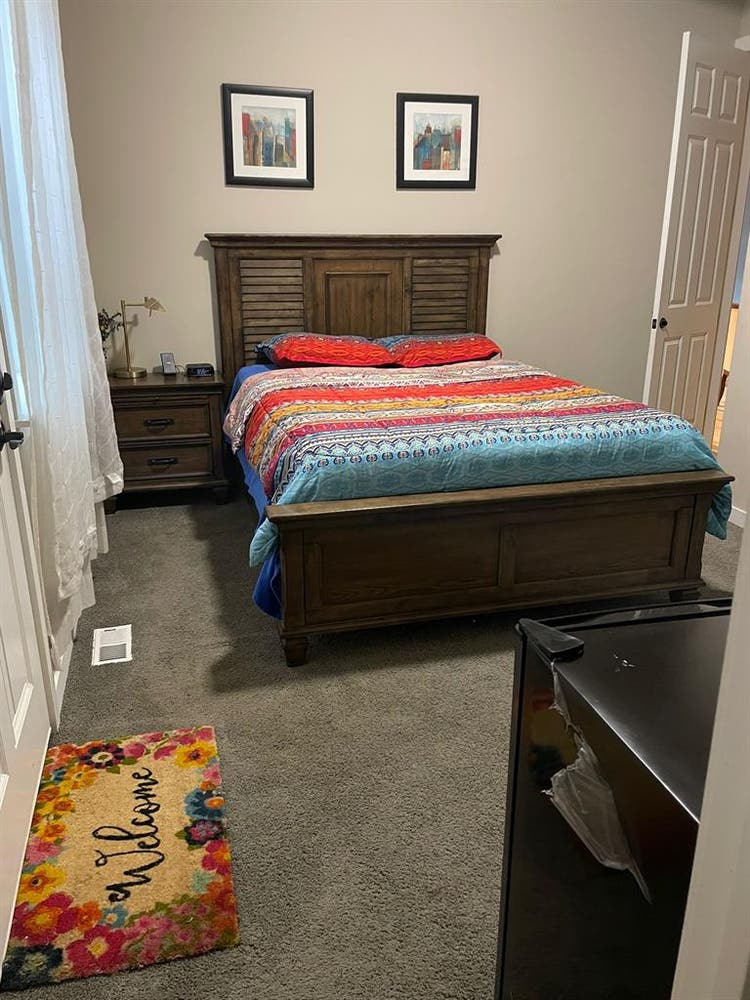 B w/ kitchen available for rent