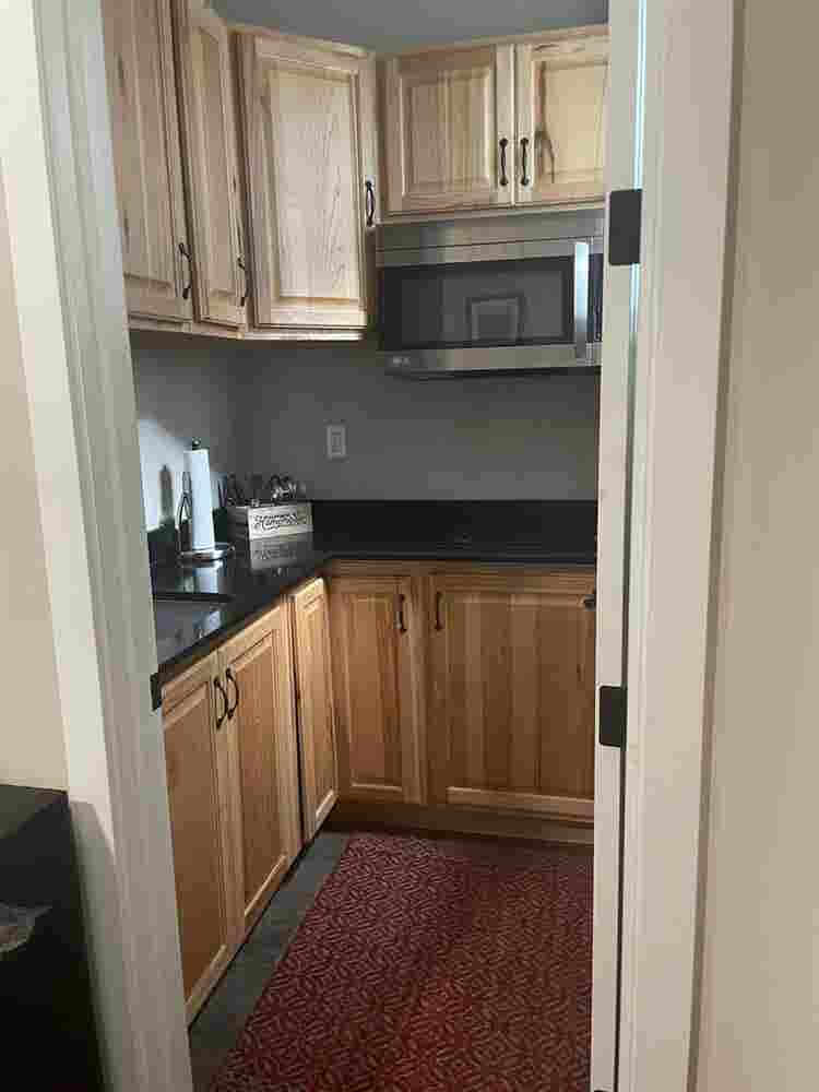 B w/ kitchen available for rent