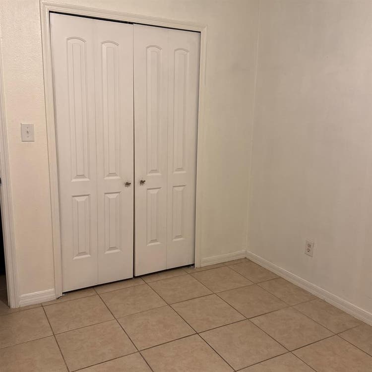 Bedroom for rent