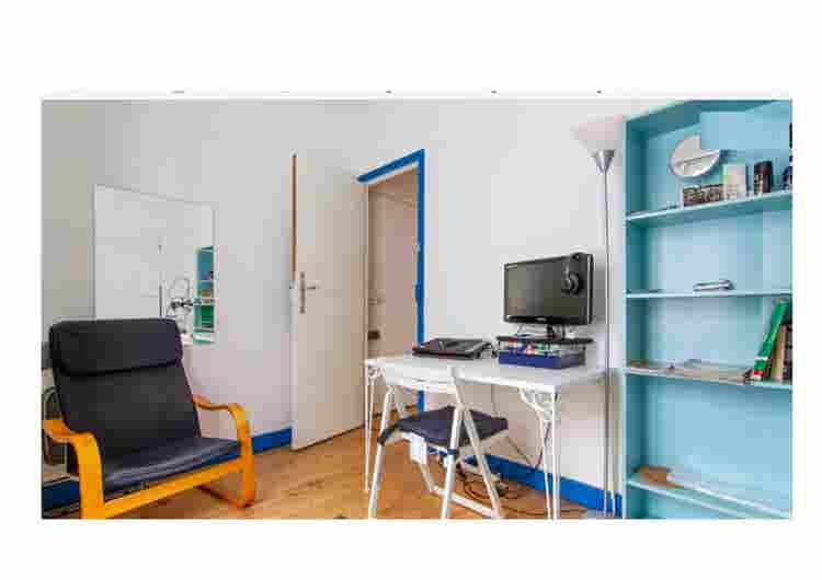 Light/airy room in heart of Paris