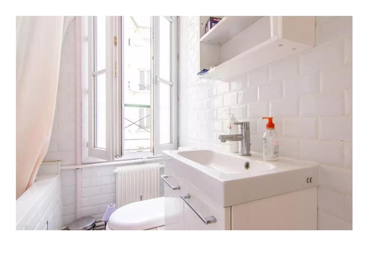 Light/airy room in heart of Paris