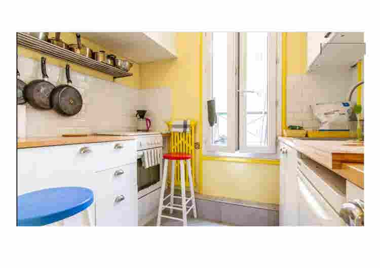 Light/airy room in heart of Paris