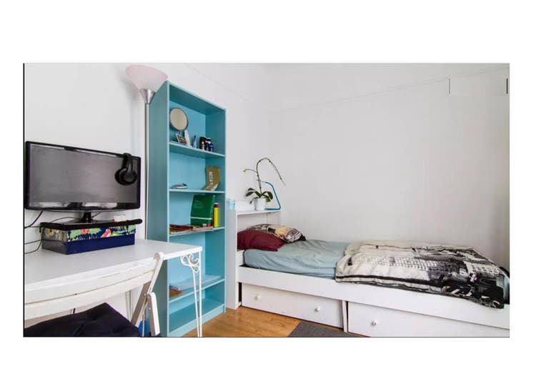 Light/airy room in heart of Paris