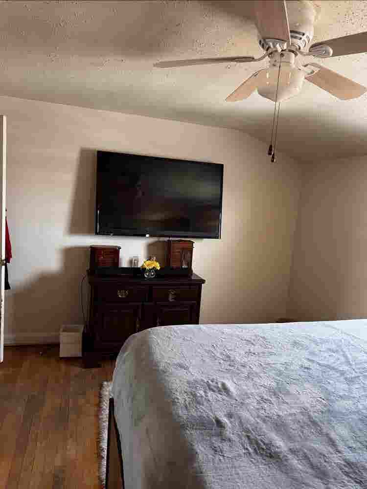 Large room in quite neighborhood